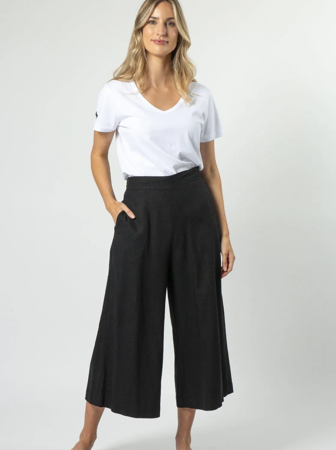 Emmi Linen Pants in Black