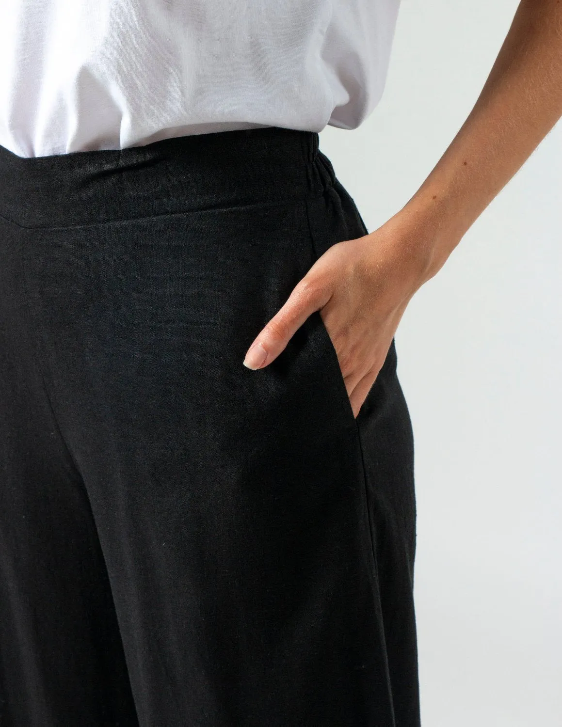 Emmi Linen Pants in Black