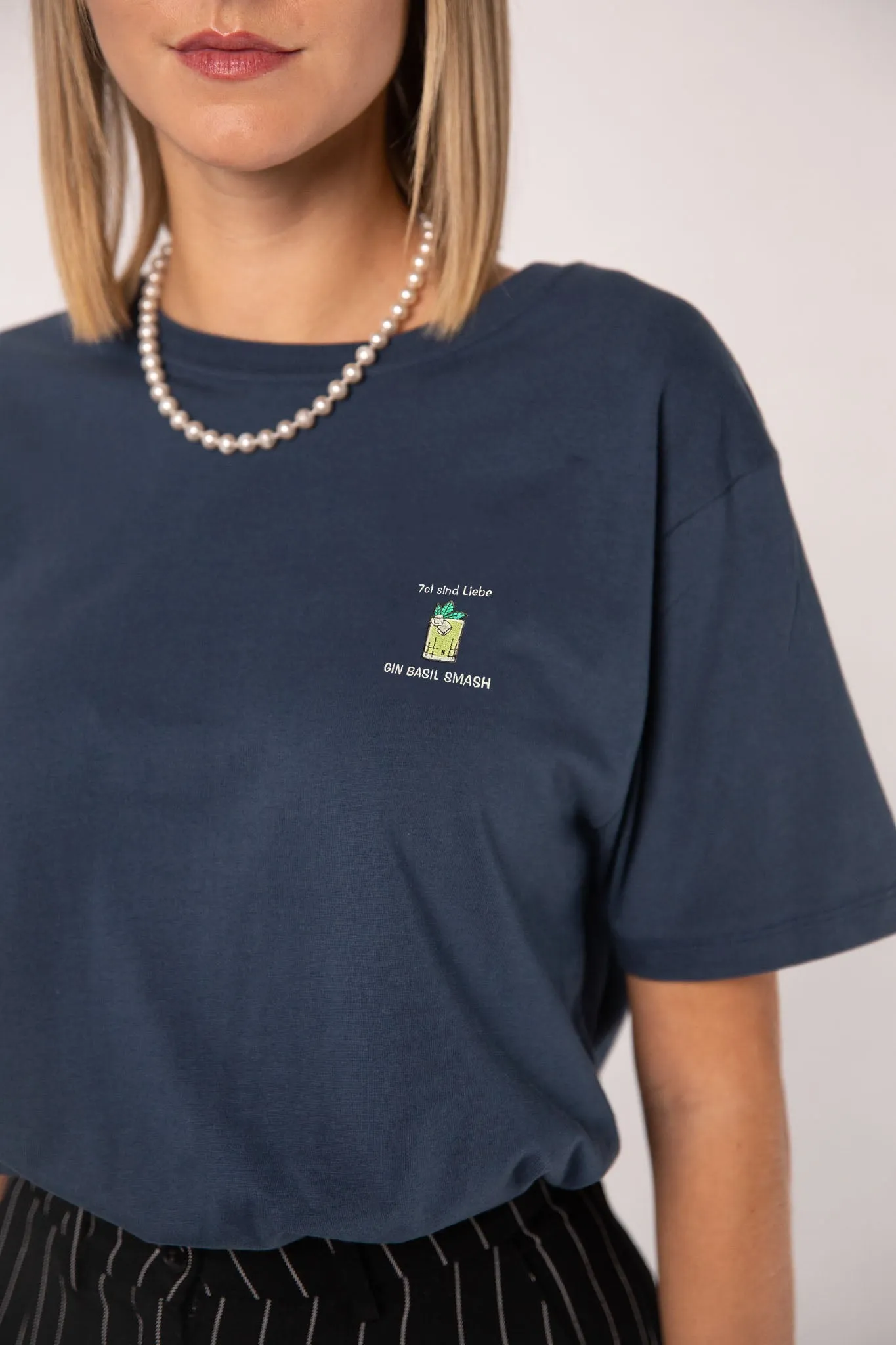 GINVASION Gin Basil Smash | Besticktes Frauen Oversized Bio Baumwoll T-Shirt