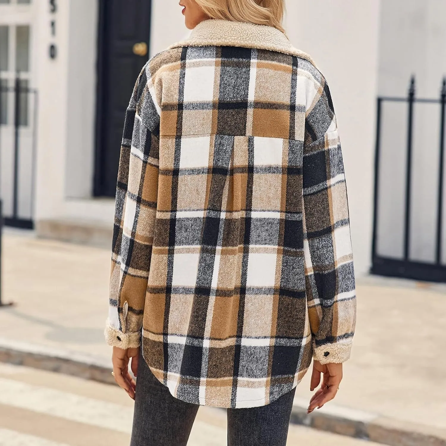 Women 2024 Hooded Flannel Jacket Warm Sherpa Shacket Fleece Lined Button Down Plaid Coat Trendy Fall Winter Outfits